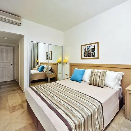 Θέρετρο Izer Club 4*
